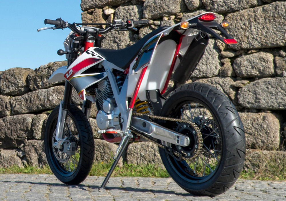 AJP PR3 125 Supermoto Pro (2019 - 20), Prezzo E Scheda Tecnica - Moto.it