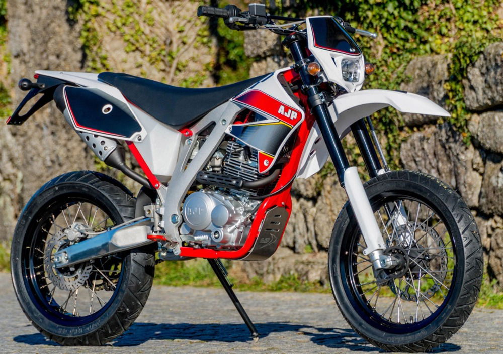 AJP PR3 125 Supermoto Pro (2019 - 20) (2)