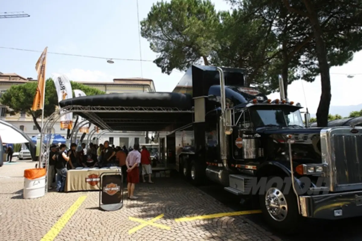 The Legend On Tour. Harley-Davidson fa provare le ultime novità  (3)