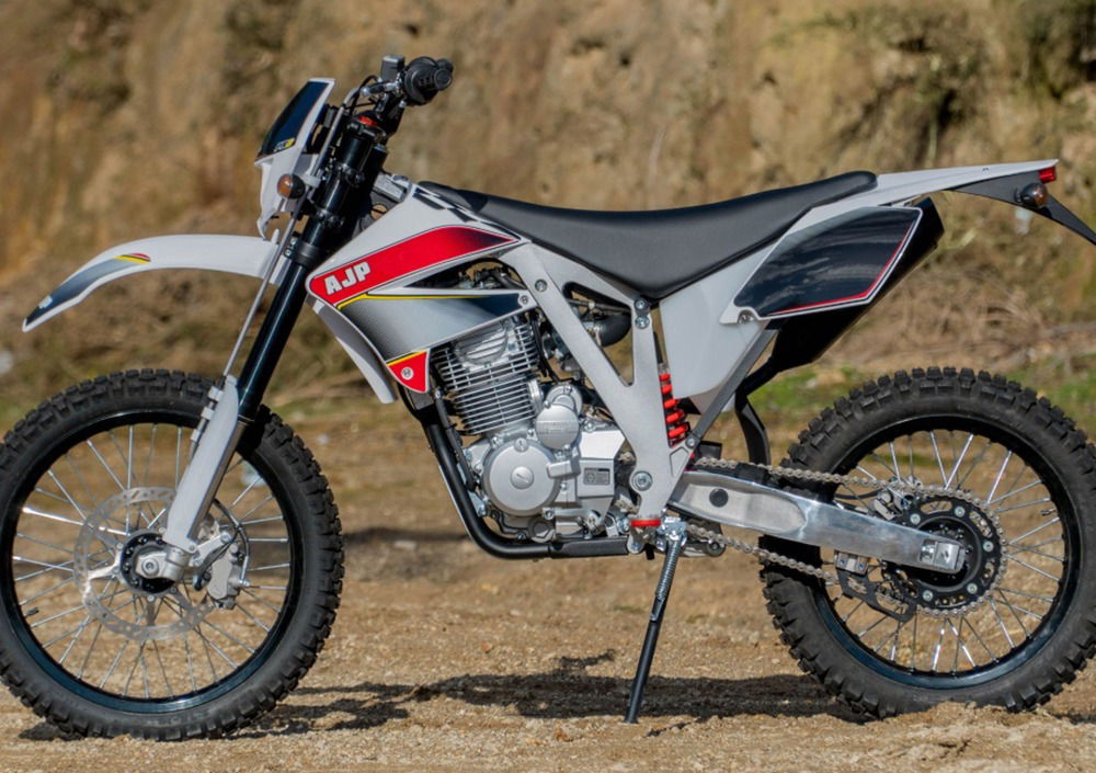 AJP PR3 240 Enduro (2019 - 20) (4)