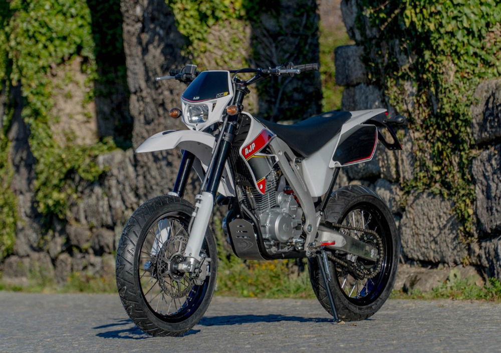 AJP PR3 240 Supermoto Pro (2019 - 20) (2)