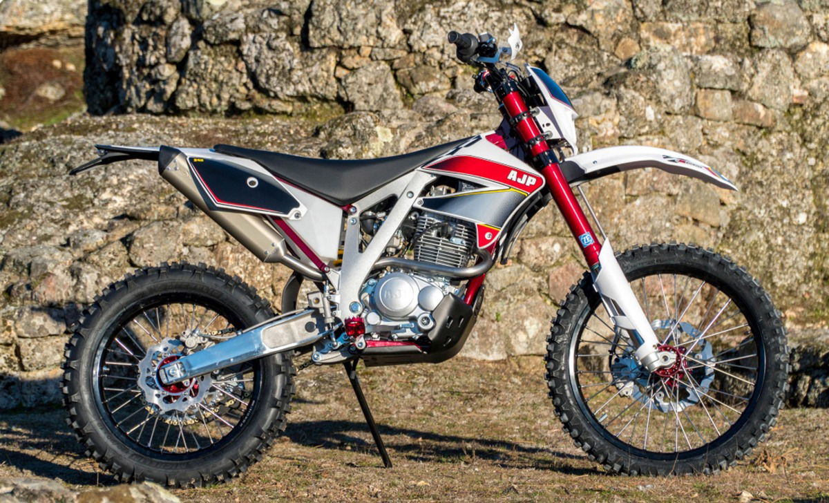 AJP PR4 240 Extreme (2019 - 20), Prezzo E Scheda Tecnica - Moto.it