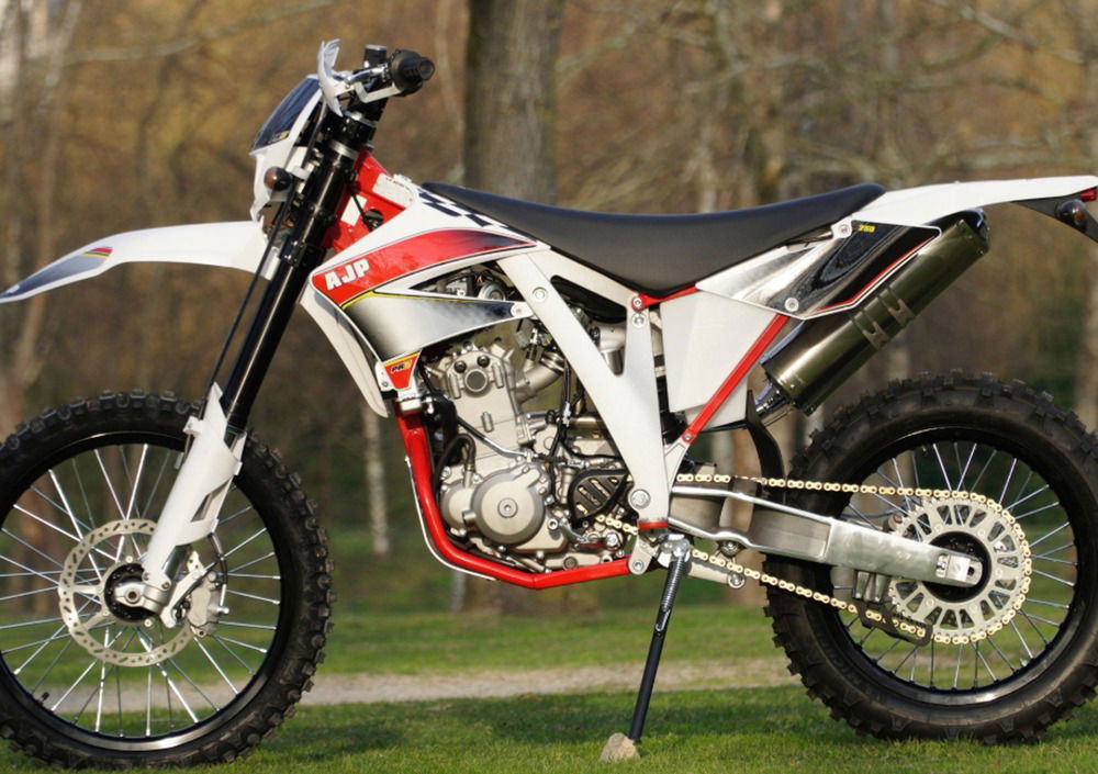 AJP PR5 250 Enduro (201 - 20) (2)