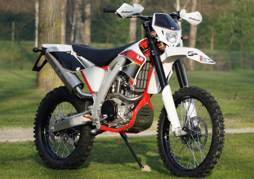 AJP PR5 250 Enduro (201 - 20) (3)