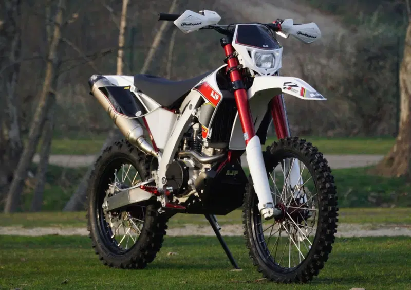 AJP PR5 250 Extreme PR5 250 Extreme (2019 - 20) (2)