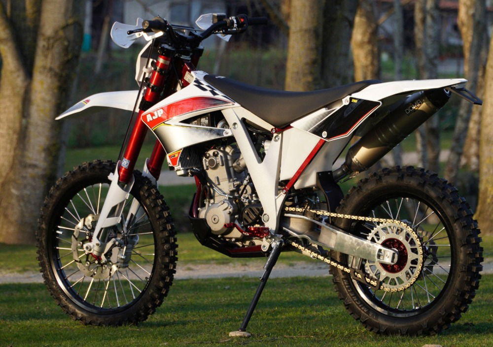 AJP PR5 250 Extreme (2019 - 20) (3)