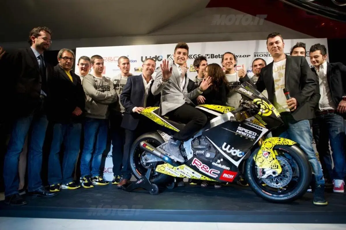 Andrea Iannone presenta il suo nuovo team
