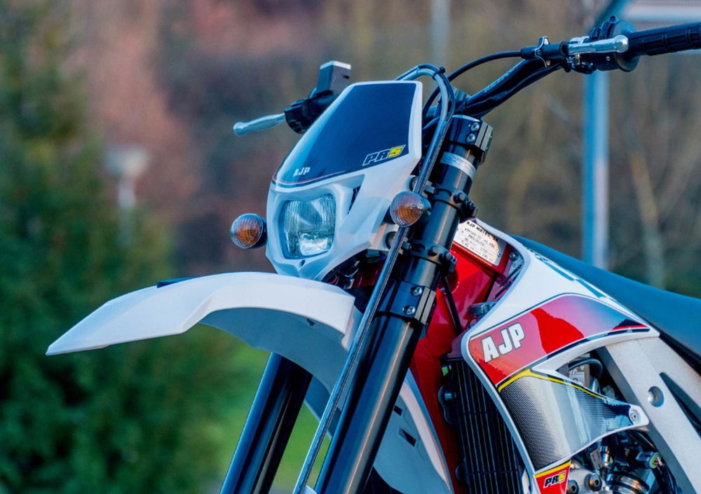 AJP PR5 250 Supermoto (2019 - 20) (4)