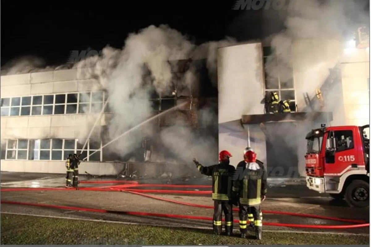 Incendio distrugge gli uffici della Minarelli