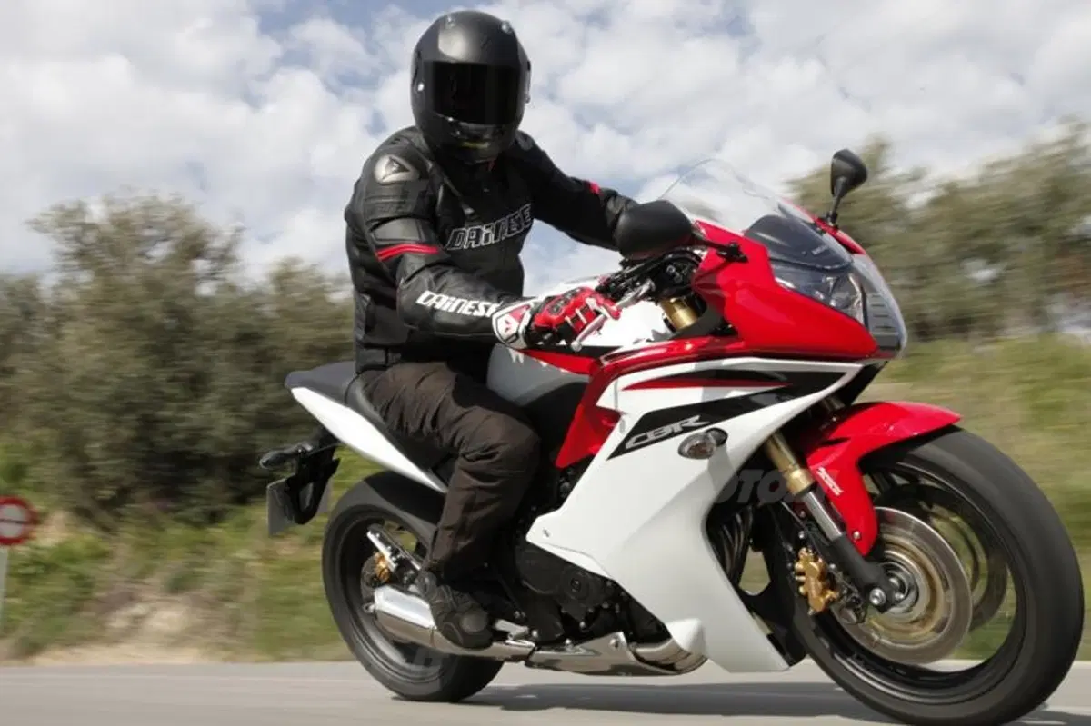 Honda CBR 600F    (2)