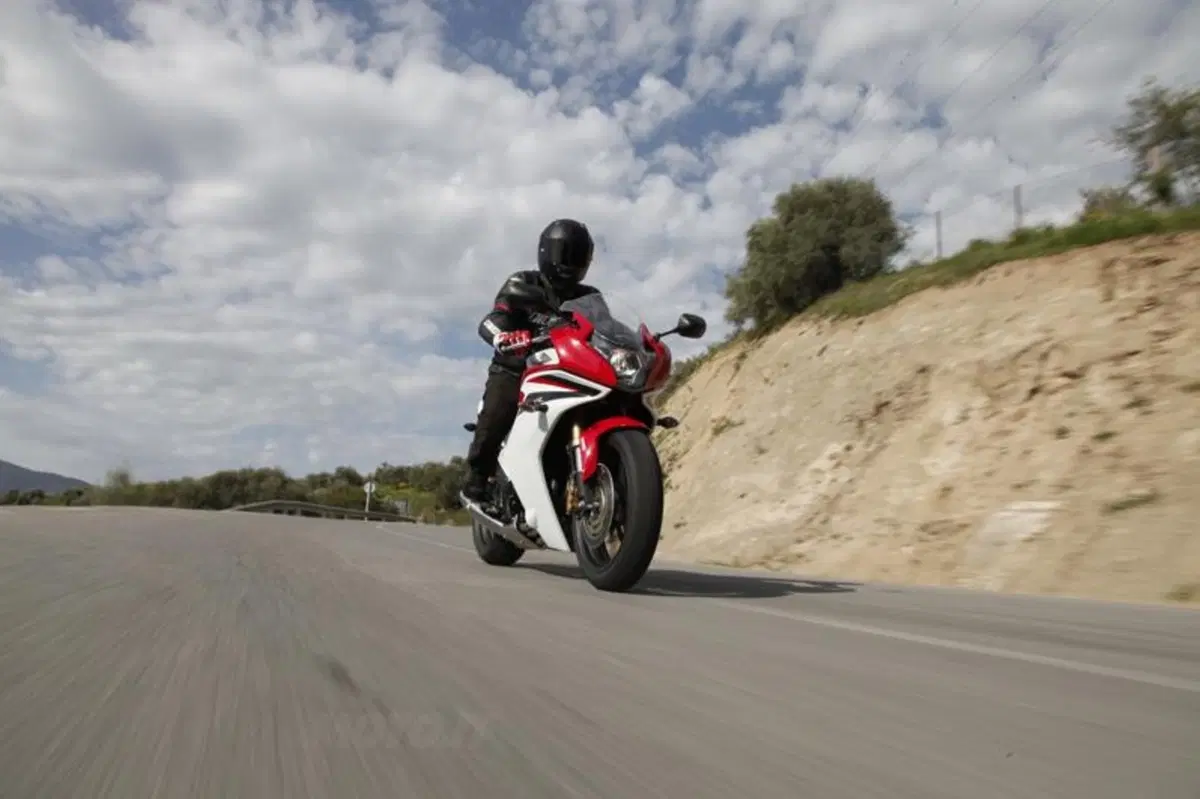 Honda CBR 600F    (3)