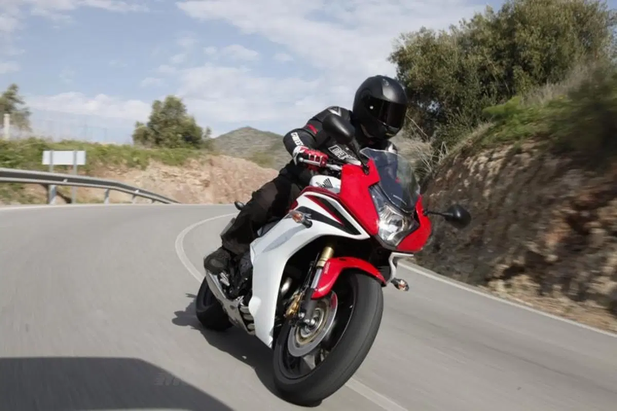 Honda CBR 600F    (10)