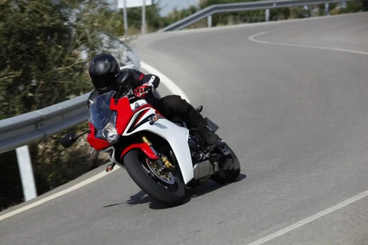 Honda CBR 600F    (11)