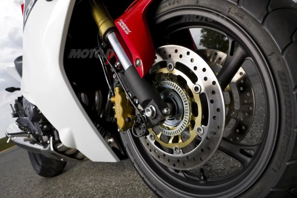 Honda CBR 600F    (28)