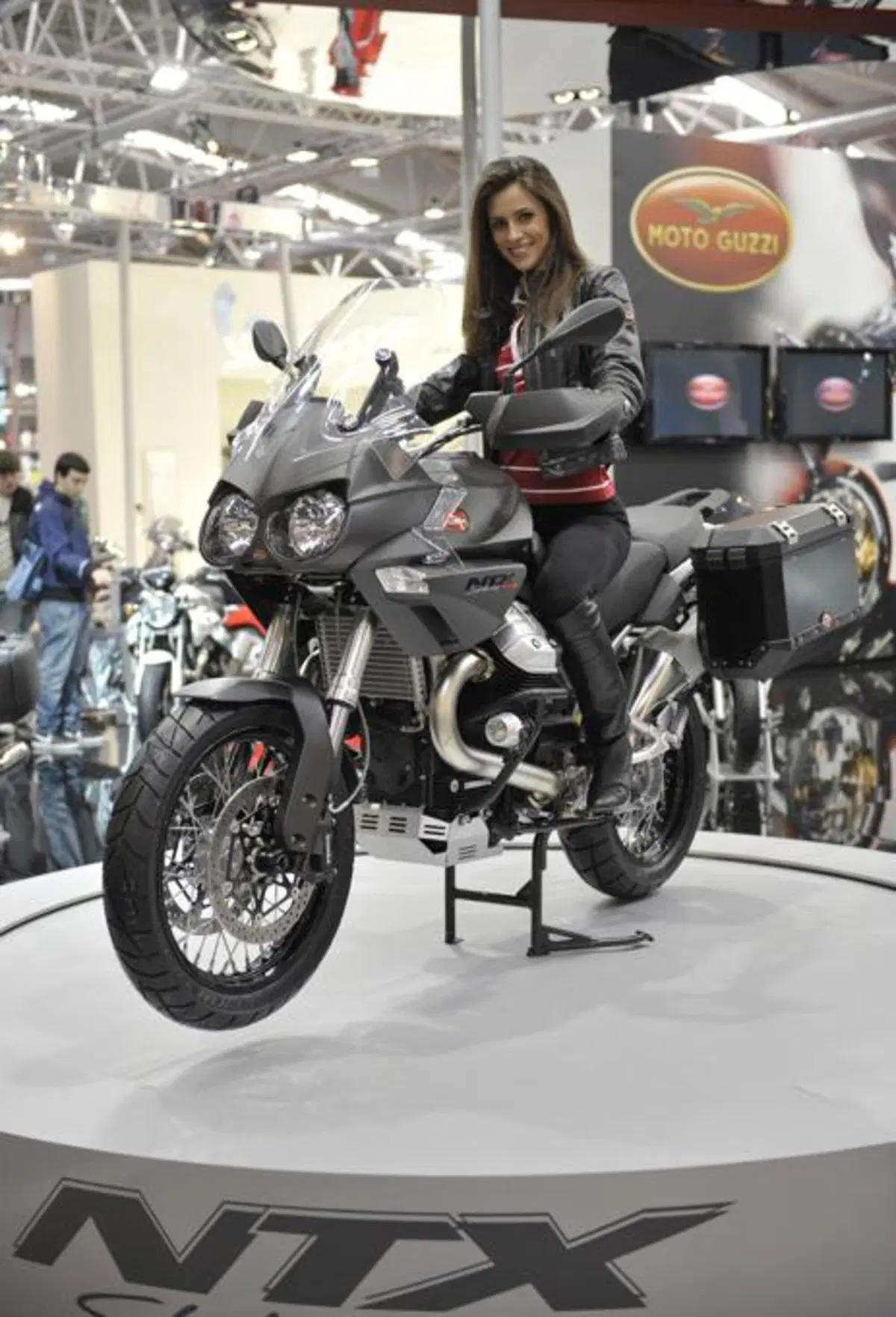 Melandri ha inaugurato Motodays. Guarda la gallery (13)