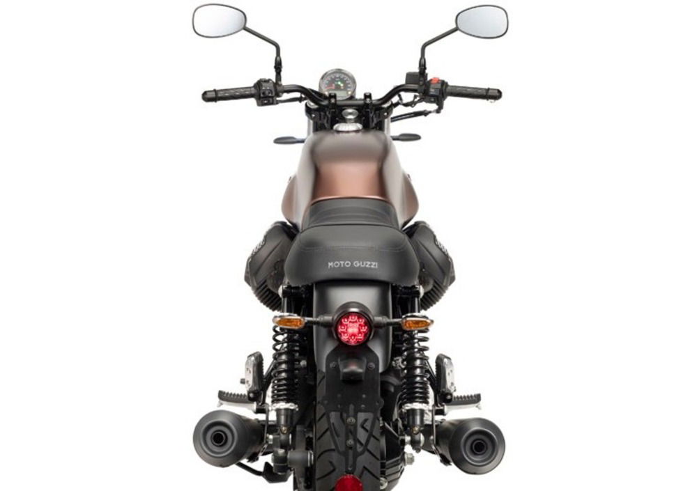 Moto Guzzi V7 III Stone Night Pack (2019 - 20) (2)