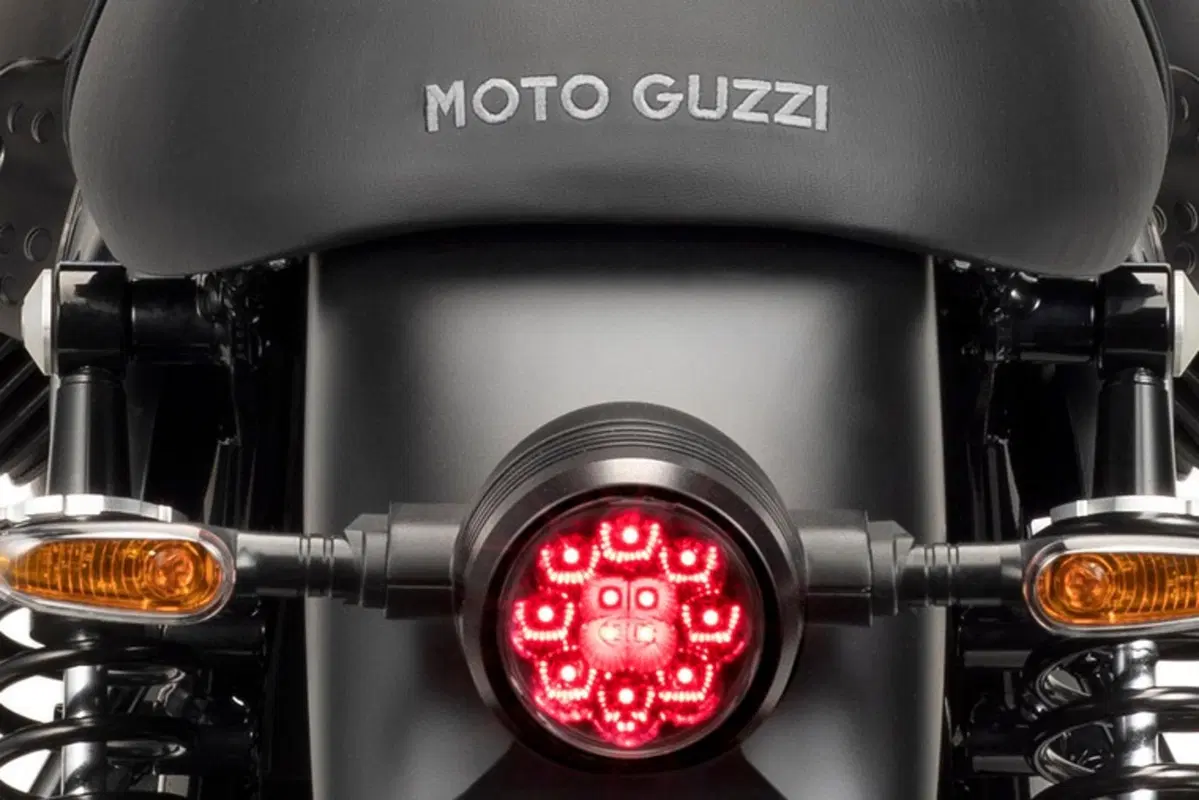 Moto Guzzi V7 V7 III Stone Night Pack (2019 - 20) (6)