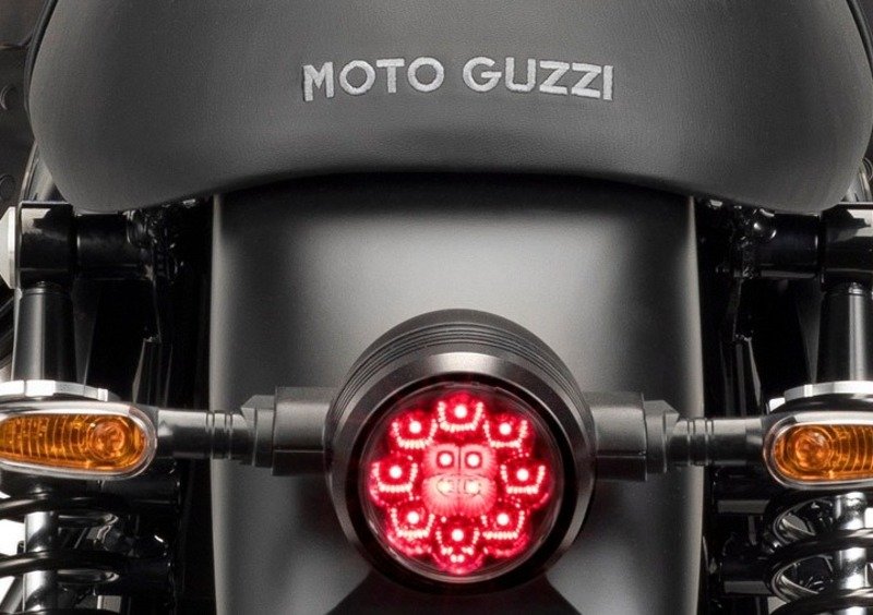 Moto Guzzi V7 V7 III Stone Night Pack (2019 - 20) (6)