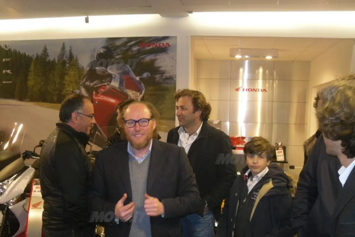 Dovizioso all'inaugurazione di Moto Macchion (5)