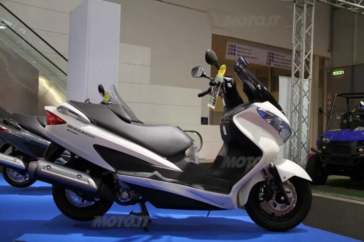 Suzuki a Motodays 2011 (5)