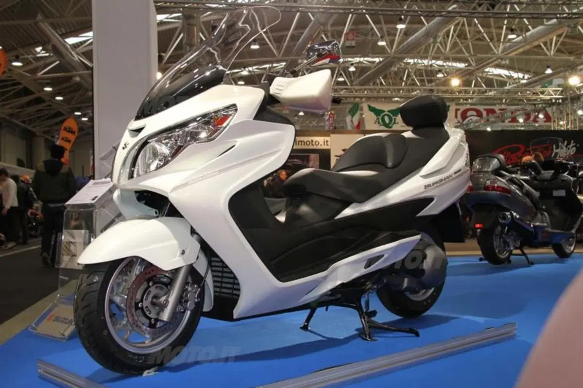 Suzuki a Motodays 2011 (6)