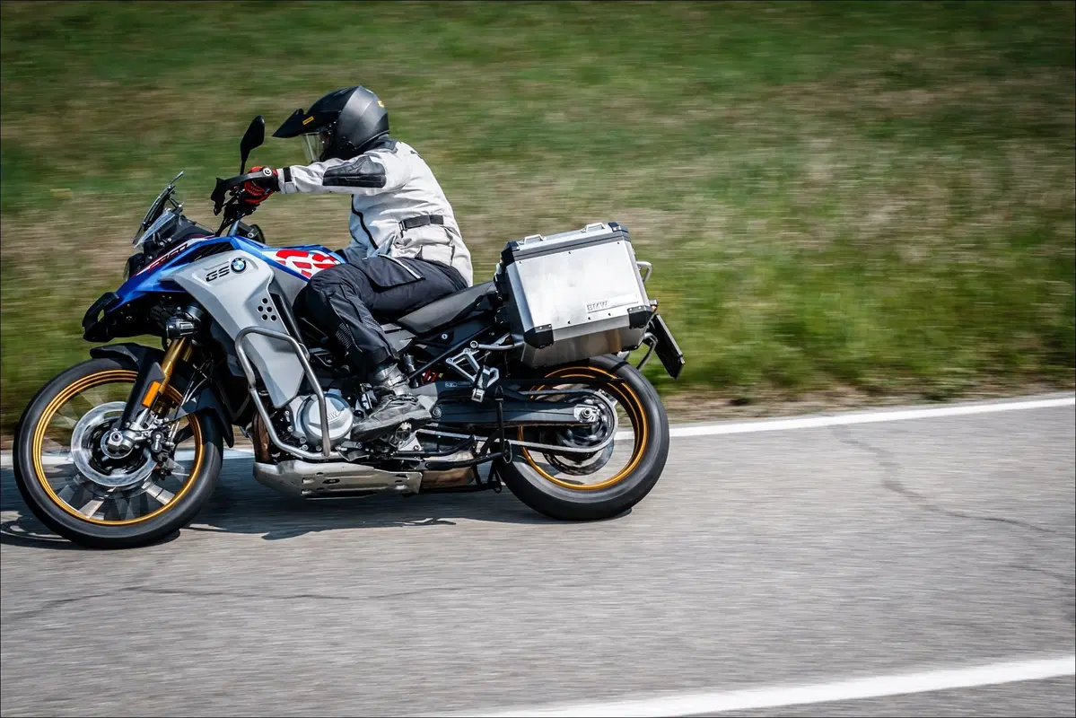 BMW F750, 850 GS e 850 ADVENTURE TEST: sfida in famiglia (8)