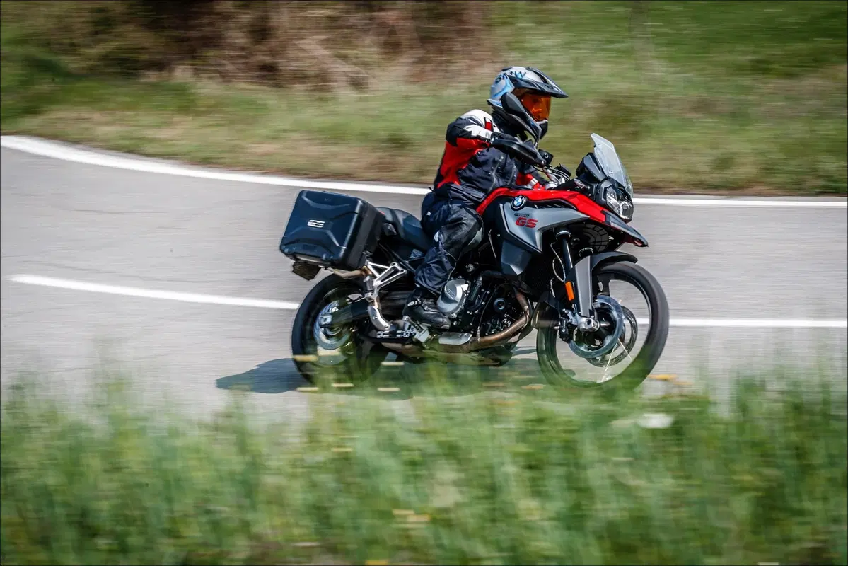BMW F750, 850 GS e 850 ADVENTURE TEST: sfida in famiglia (16)