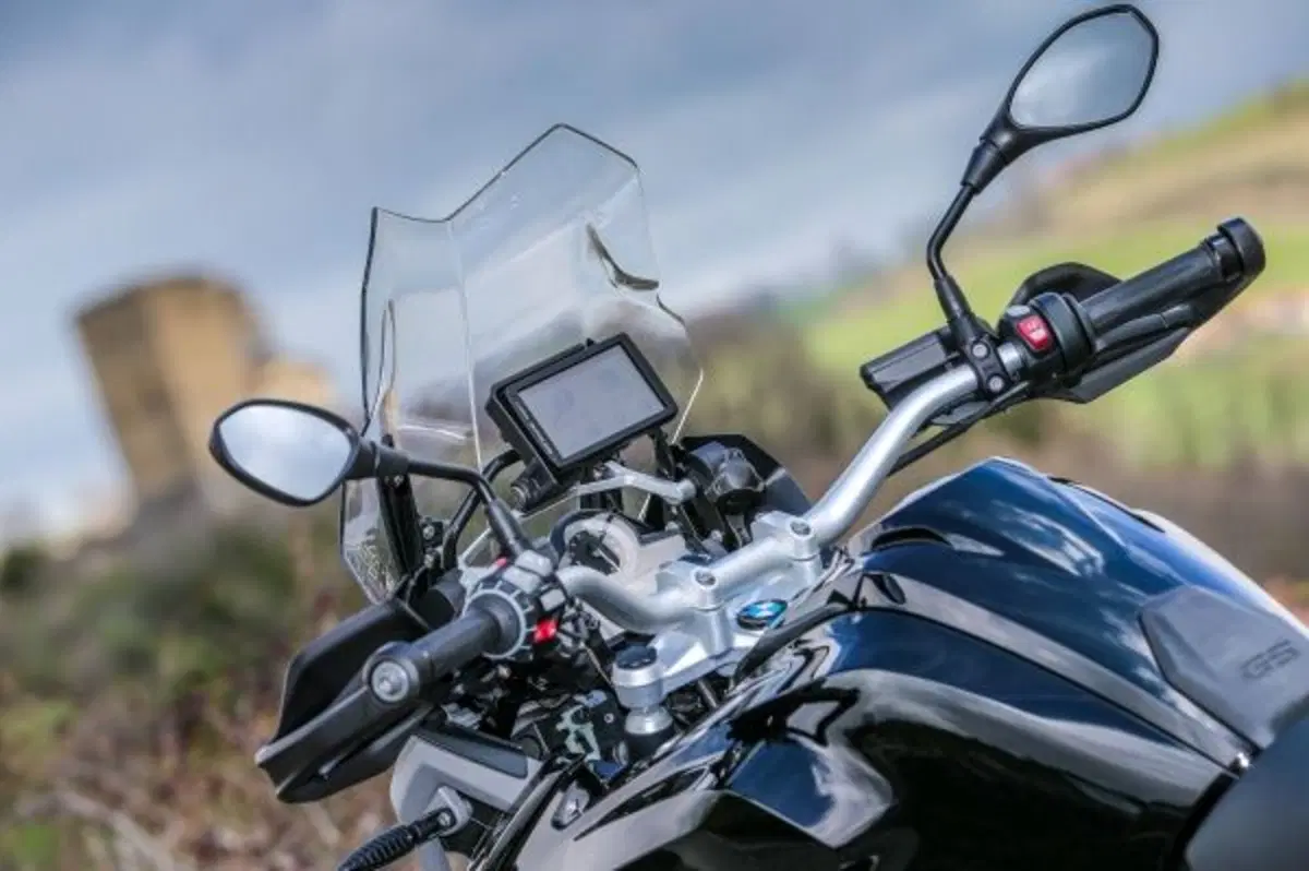 BMW R 1200 GS Triple Black 2016: prezzo e dotazioni (2)
