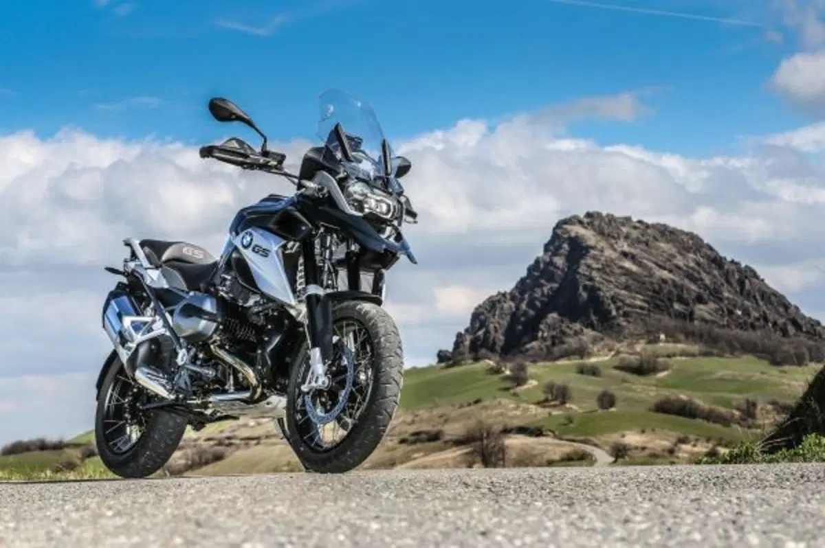 BMW R 1200 GS Triple Black 2016: prezzo e dotazioni (5)