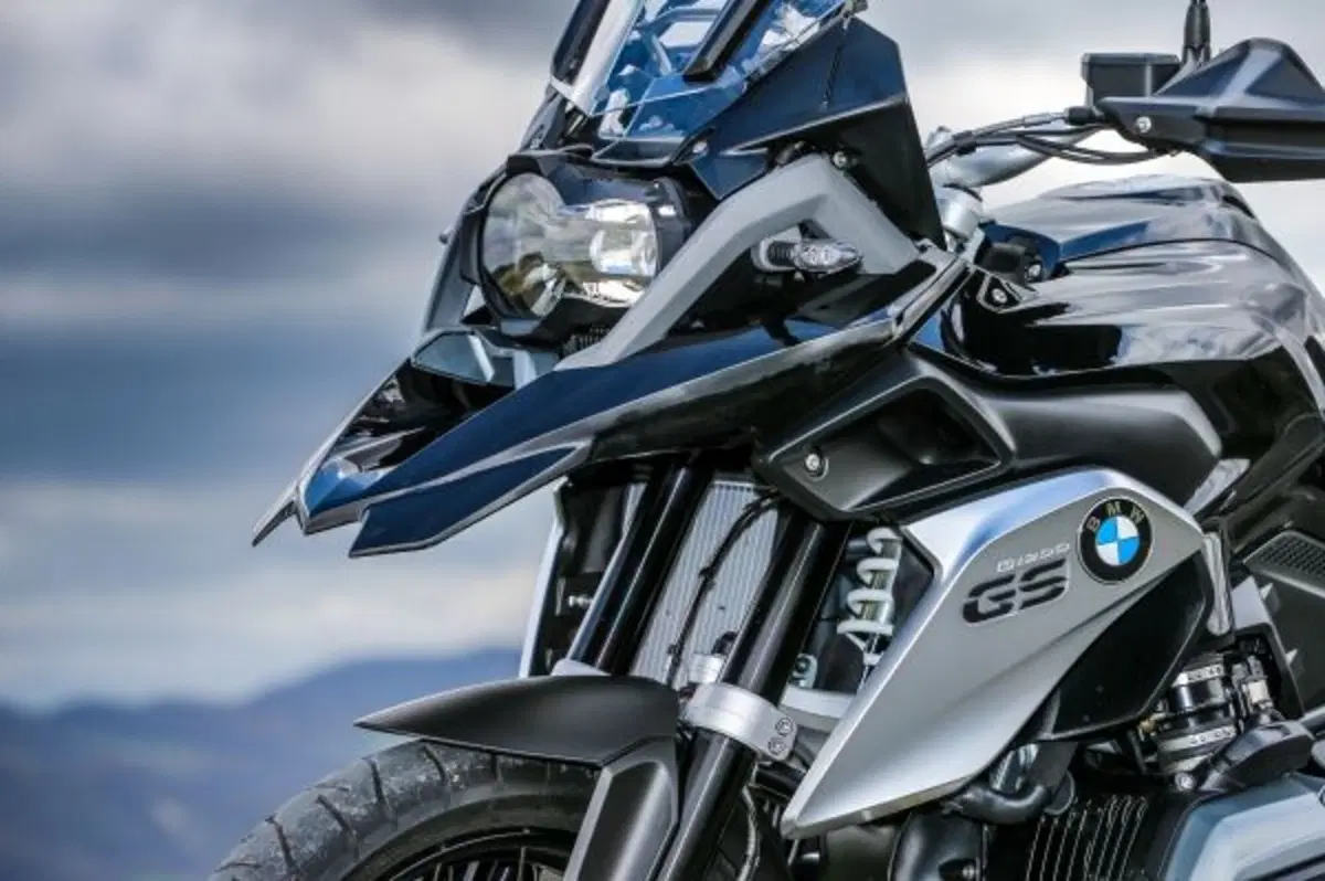 BMW R 1200 GS Triple Black 2016: prezzo e dotazioni (7)
