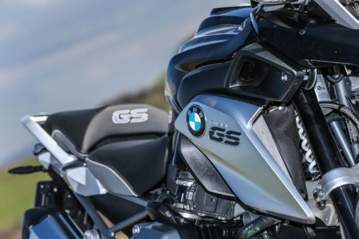 BMW R 1200 GS Triple Black 2016: prezzo e dotazioni (9)