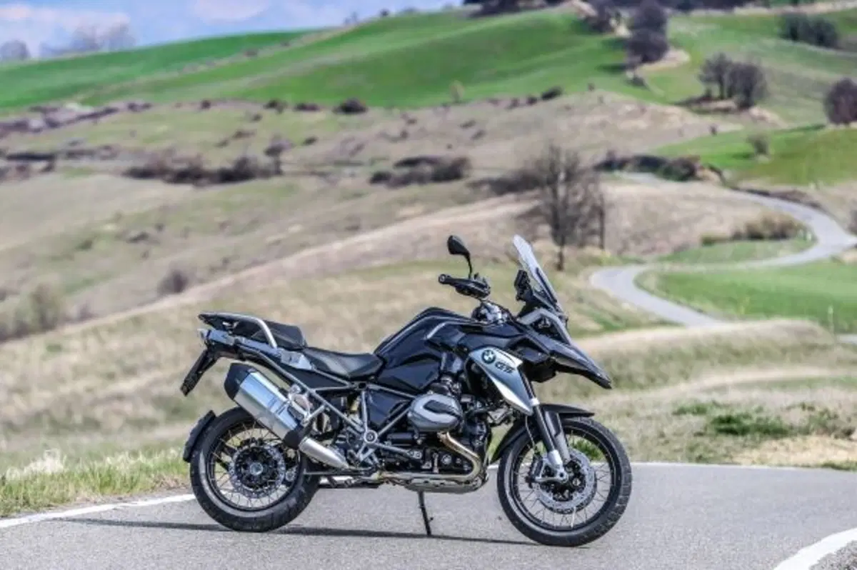 BMW R 1200 GS Triple Black 2016: prezzo e dotazioni (8)