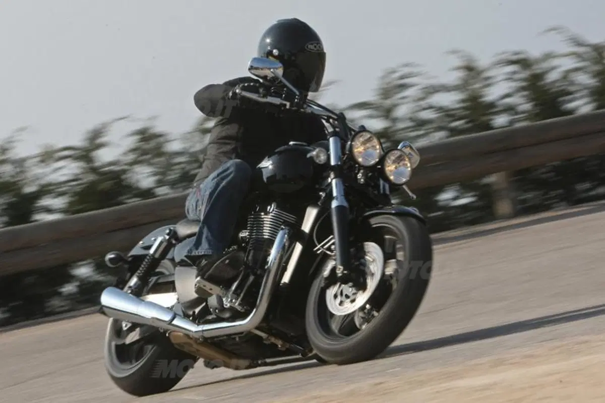 Triumph Thunderbird Storm 1700  