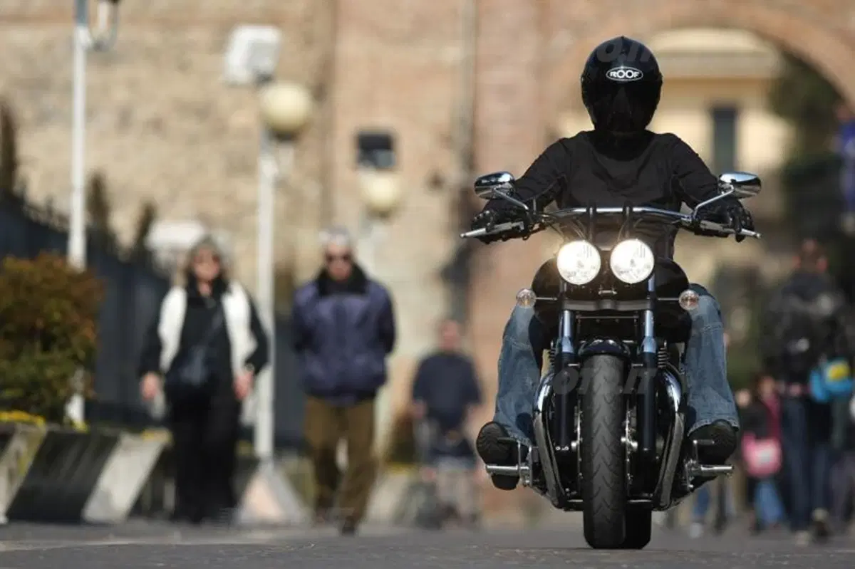 Triumph Thunderbird Storm 1700   (2)