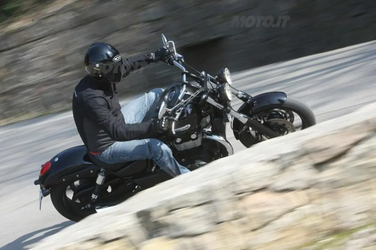 Triumph Thunderbird Storm 1700   (5)