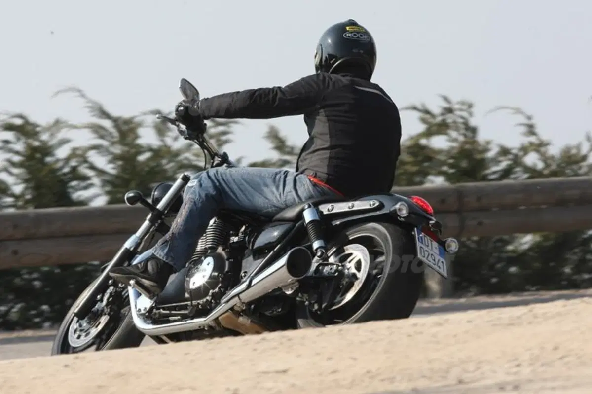 Triumph Thunderbird Storm 1700   (6)