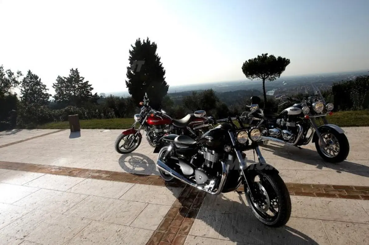 Triumph Thunderbird Storm 1700   (9)