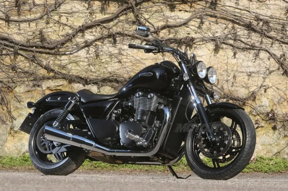 Triumph Thunderbird Storm 1700   (10)