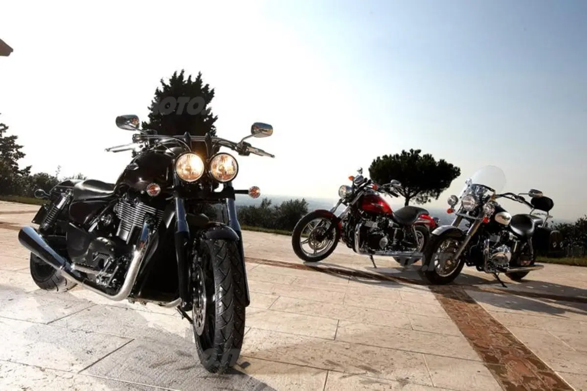 Triumph Thunderbird Storm 1700   (11)