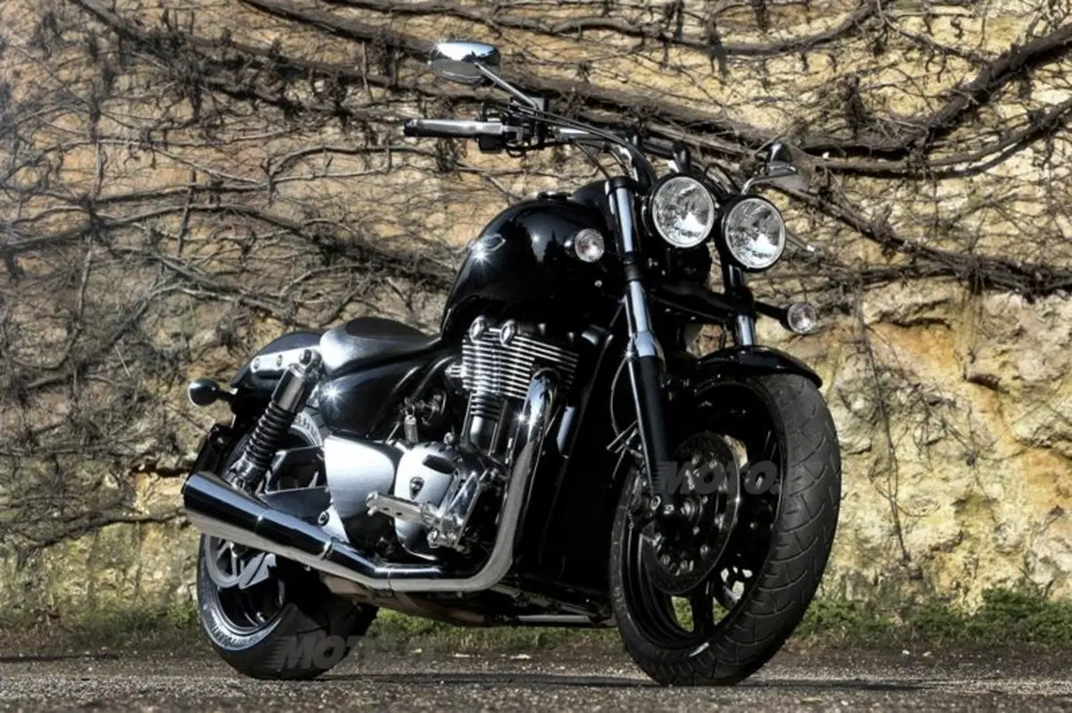 Triumph Thunderbird Storm 1700   (12)