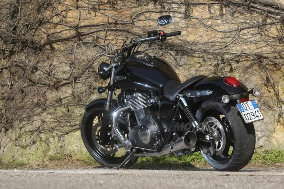 Triumph Thunderbird Storm 1700   (13)