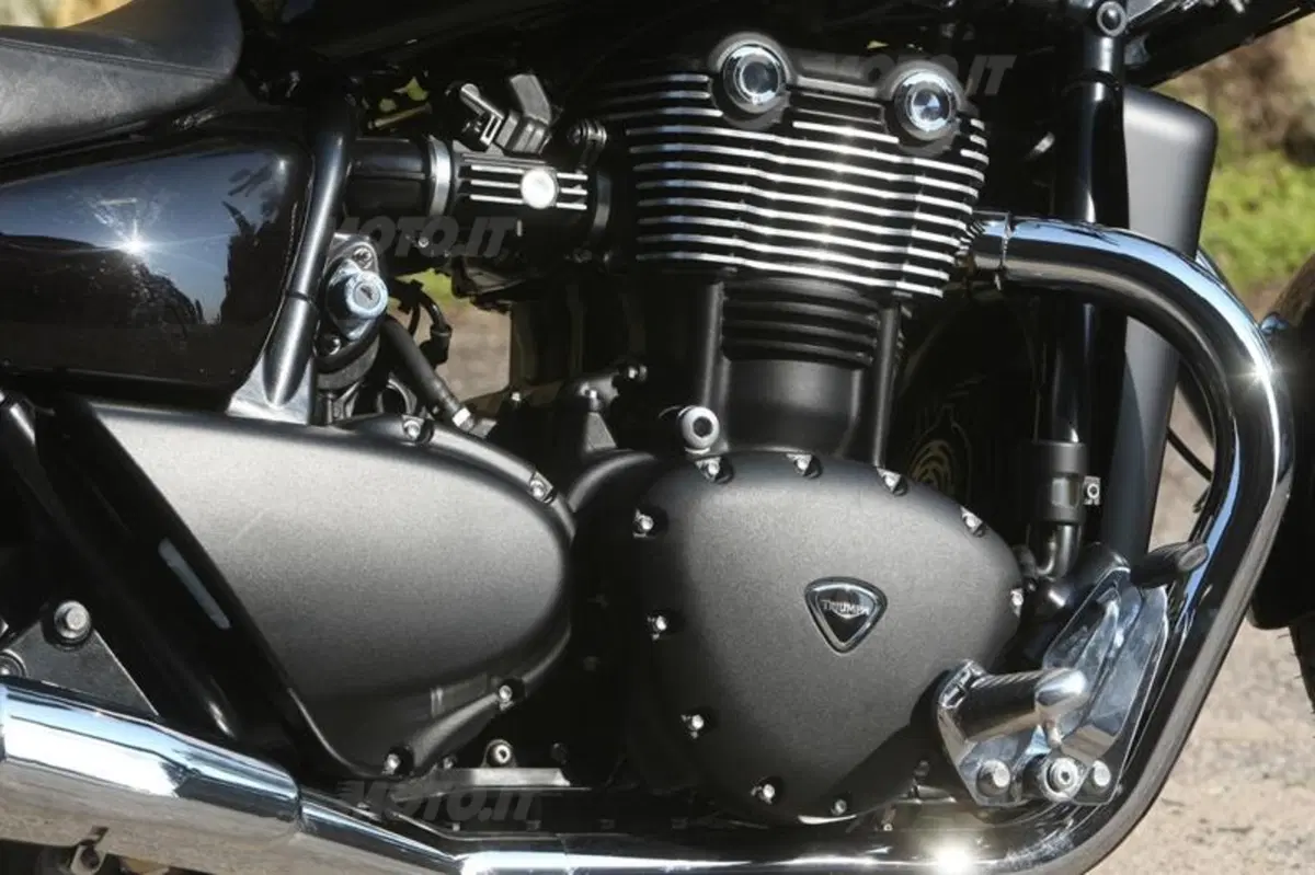 Triumph Thunderbird Storm 1700   (24)