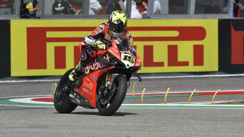 SBK 2019. Bautista: "Dobbiamo risolvere i problemi di instabilit&agrave; della V4"