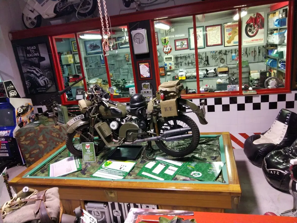 Alpini a Milano: le moto militari in mostra per il 92esimo raduno (2)