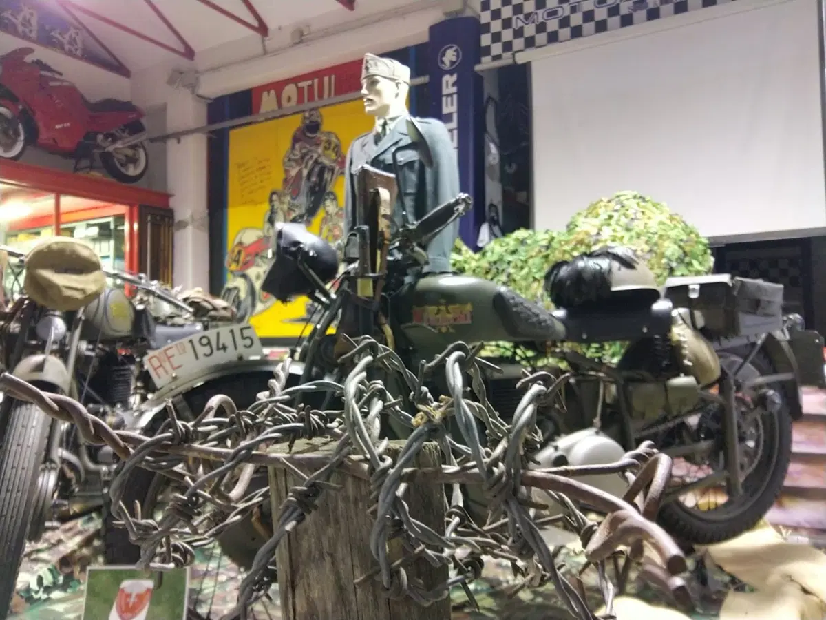 Alpini a Milano: le moto militari in mostra per il 92esimo raduno