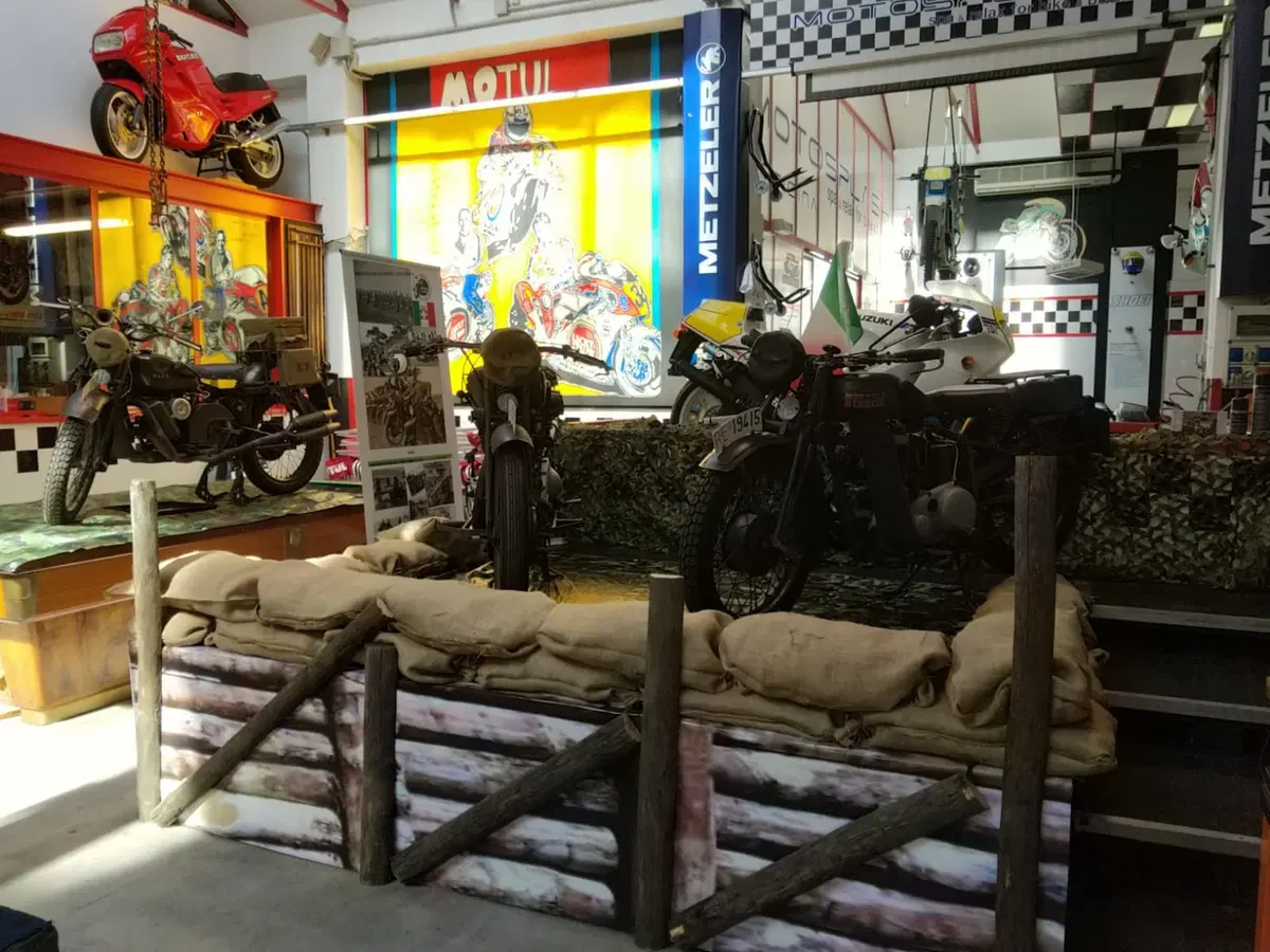 Alpini a Milano: le moto militari in mostra per il 92esimo raduno (7)