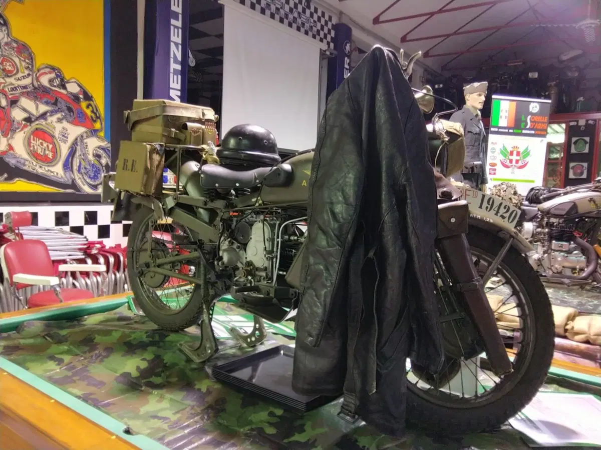 Alpini a Milano: le moto militari in mostra per il 92esimo raduno (5)