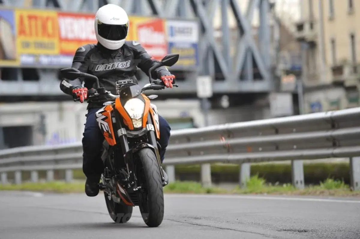 KTM Duke 125   (2)