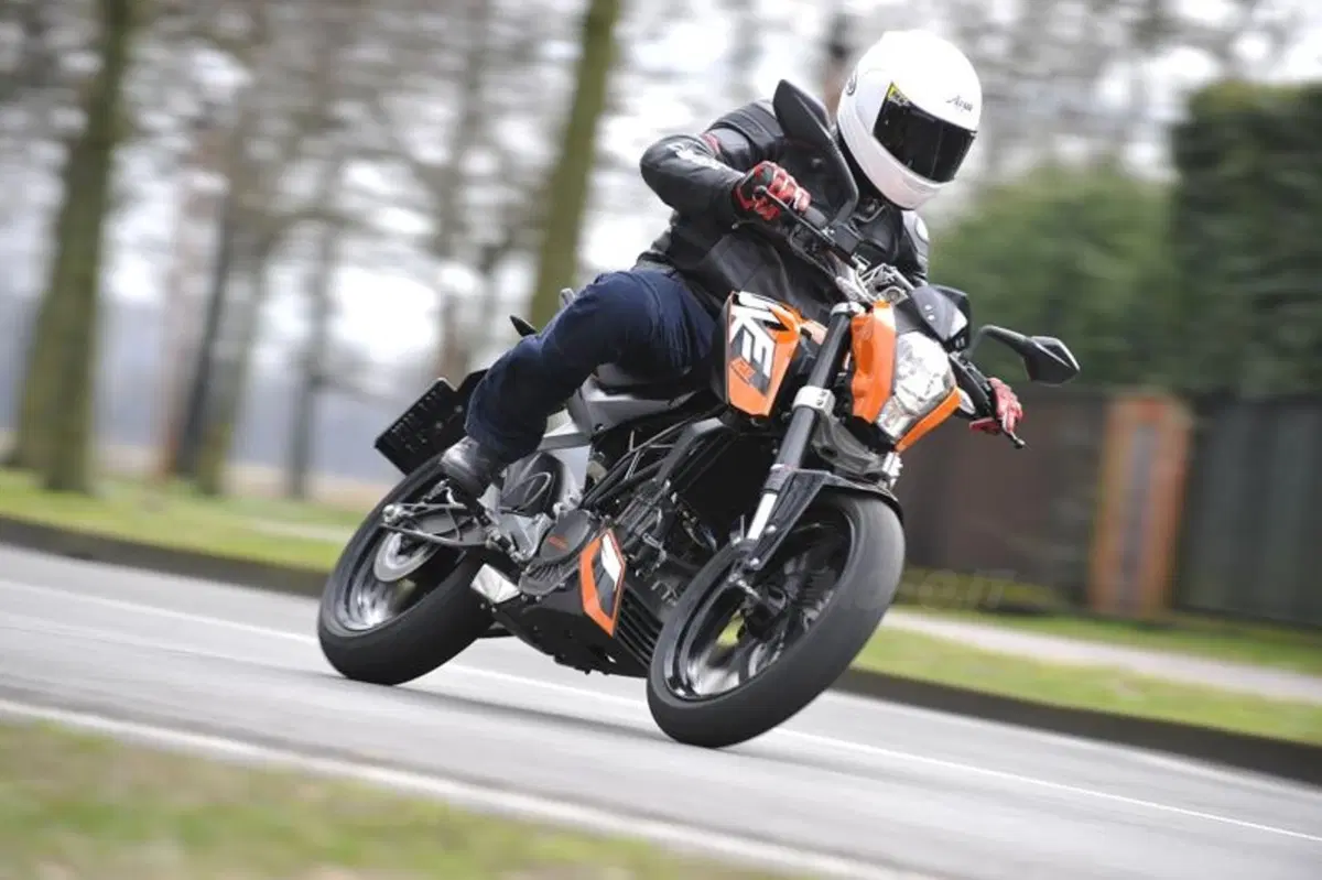 KTM Duke 125   (3)