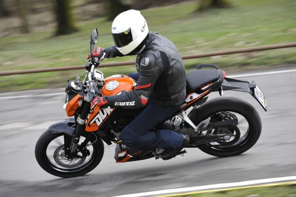 KTM Duke 125   (4)